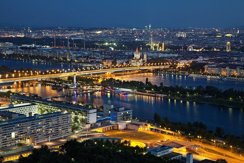 File:Vienna night.jpg