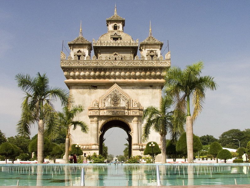 File:Patuxay, Vientiane, Laos.jpg